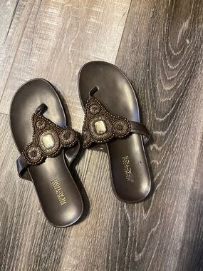 Kenneth Cole Reaction Brown Beaded Toe-Post Sandals